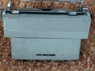 Máquina escribir antigua Hispano Olivetti Lexicon