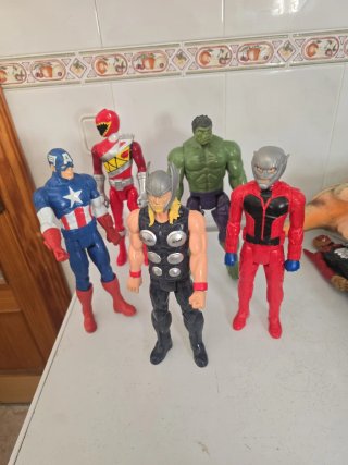 Figuras Marvel: Capitán América, Hulk, Thor, Ant-M