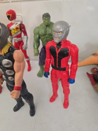 Figuras Marvel: Capitán América, Hulk, Thor, Ant-M