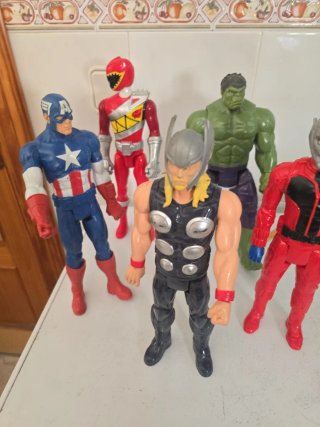 Figuras Marvel: Capitán América, Hulk, Thor, Ant-M