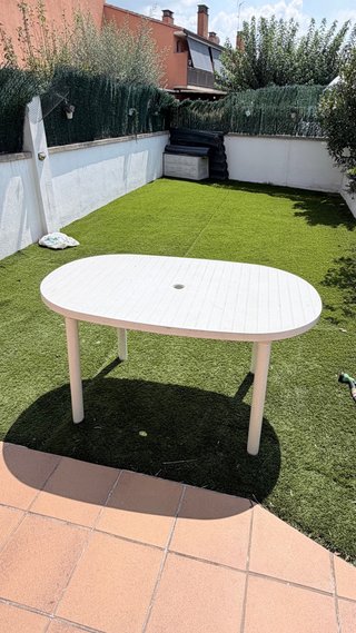 4 Sillas de Plástico Mesa de plastico Urge