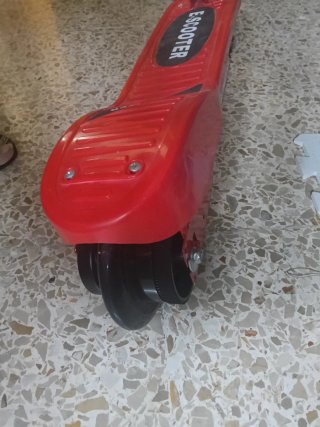 Patinete eléctrico infantil rojo