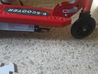 Patinete eléctrico infantil rojo
