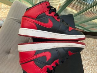 Zapatillas Jordan Niño Negras y Rojas Talla 38