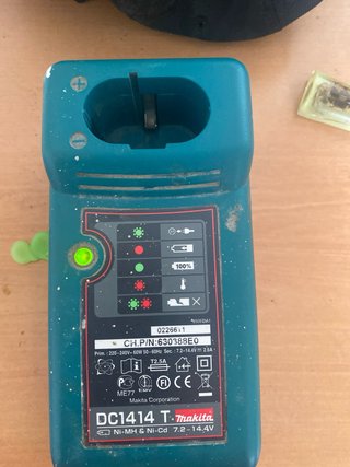 Cargador Makita DC1414 T con Batería Ni-MH/Ni-Cd