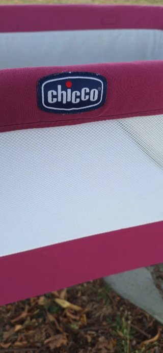 Next to me Chicco Fucsia presenta 1 macchiolina