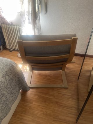 Sillón de tela y madera