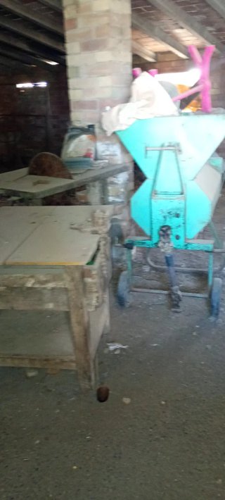 Máquina peladora de almendras