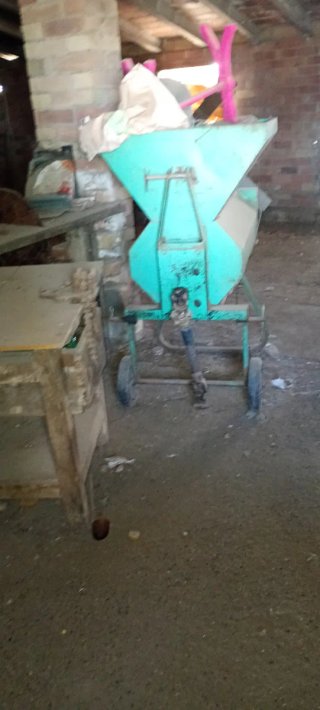 Máquina peladora de almendras