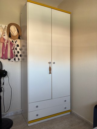 Dormitorio juvenil cama nido y armario