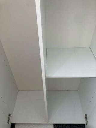 Armario blanco de madera
