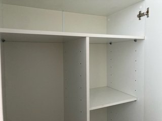 Armario blanco de madera