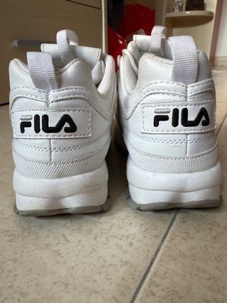 Zapatillas Fila Blancas y Grises