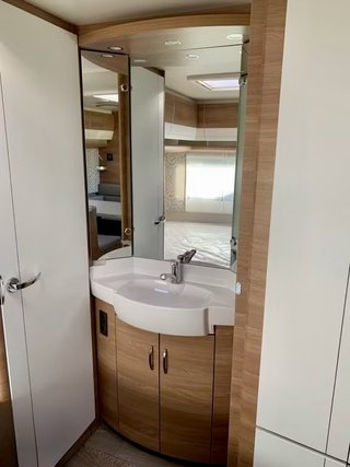 Caravana Hobby De Luxe 560 KMFe  modelo 2023