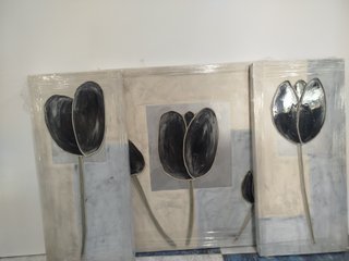 Tríptico de flores negras