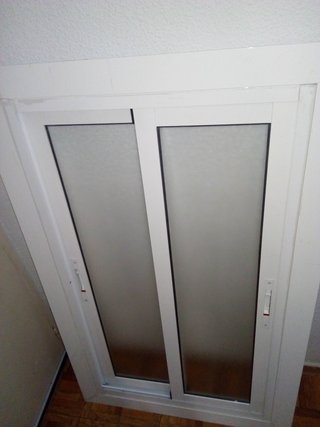 Ventana corredera blanca