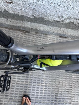 Bicicleta Eléctrica Cannondale Habit 4+ Carbono