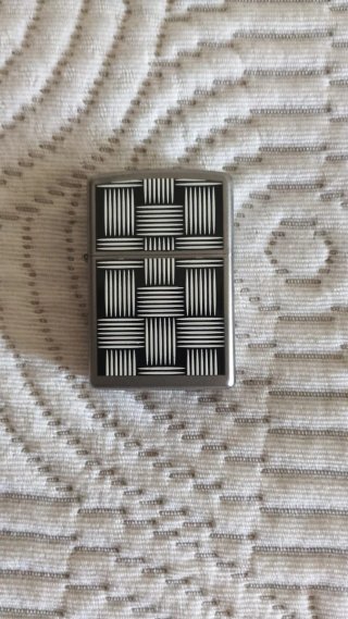 Zippo con design tessuto_1