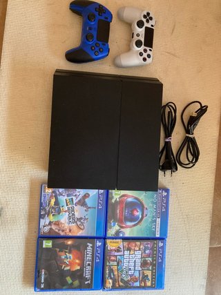 PS4 Fat + 4 Juegos + 2 Mandos