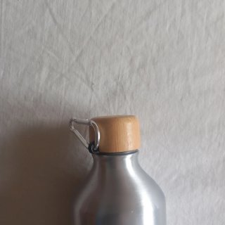 Botella de agua SIN ESTRENAR con mosquetón