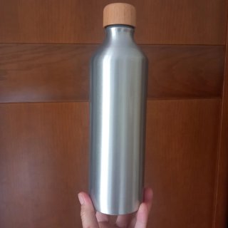 Botella de agua SIN ESTRENAR con mosquetón