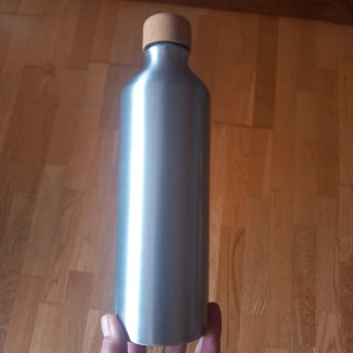 Botella de agua SIN ESTRENAR con mosquetón