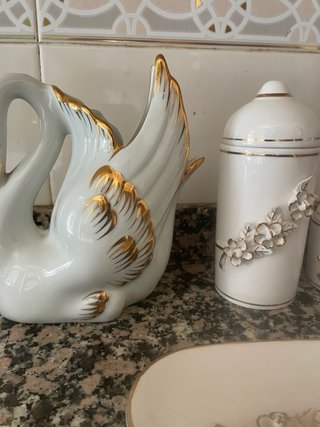 Conjunto tocador porcelana vintage blanco y dorado