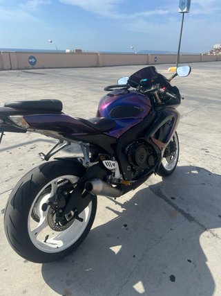 Suzuki GSXR-600 K7 Deportiva