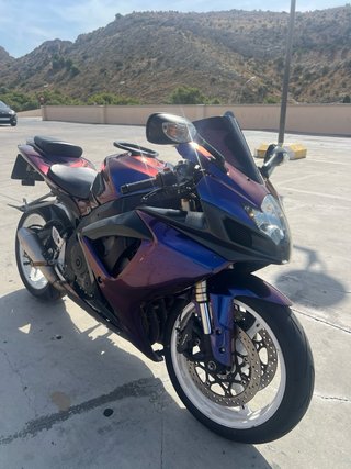 Suzuki GSXR-600 K7 Deportiva