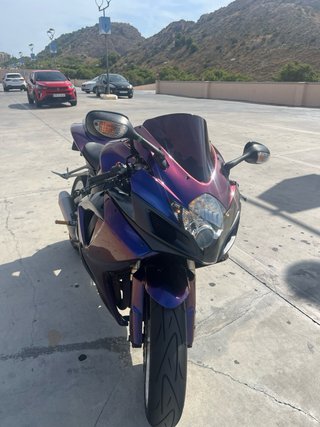 Suzuki GSXR-600 K7 Deportiva