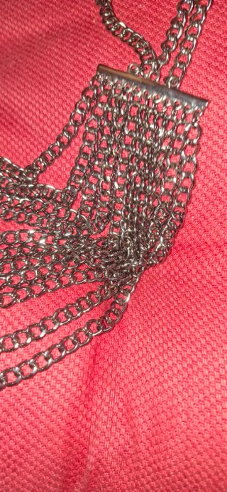 Collar cadena plateado con piedras naranjas