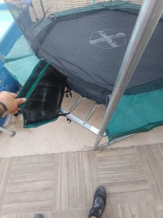 Cama elástica con red de seguridad