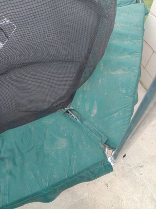 Cama elástica con red de seguridad