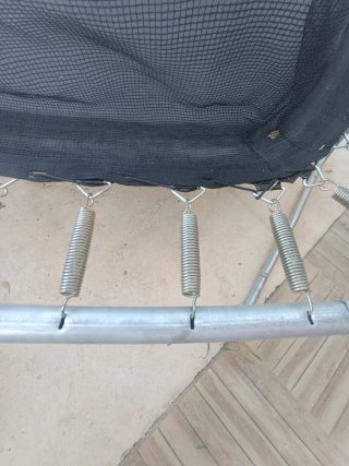 Cama elástica con red de seguridad