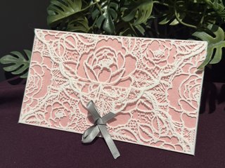Sobres de celebración con diseño floral