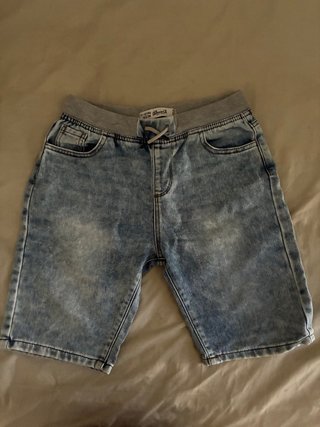 Pantalonetas vaqueras desgastadas