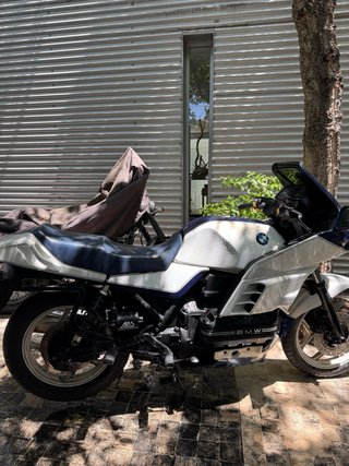 BMW K100 RS Sportbike Blanca y Azul