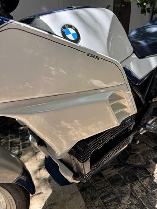 BMW K100 RS Sportbike Blanca y Azul