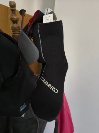 Traje de neopreno con capucha