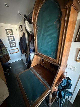 Mueble escritorio madera y piel