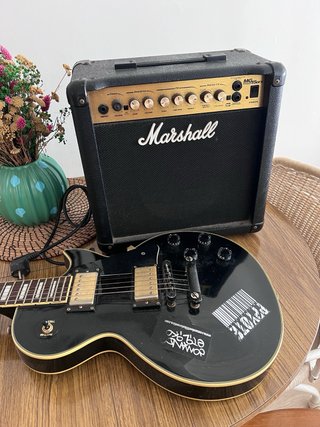 Amplificador Marshall MG15DFX Negro