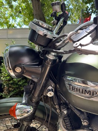 Triumph Scrambler 900cc Verde