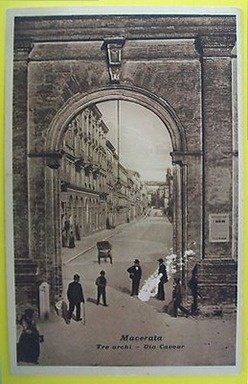 MACERATA: Tre archi - Via Cavour