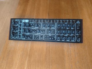 Behringer Pro-1 Sintetizador Analógico