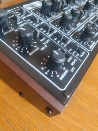 Behringer Pro-1 Sintetizador Analógico