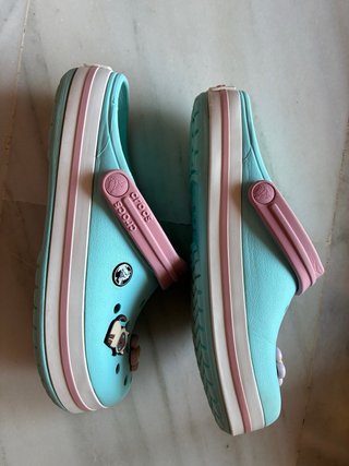 Crocs Chica Turquesa y rosa