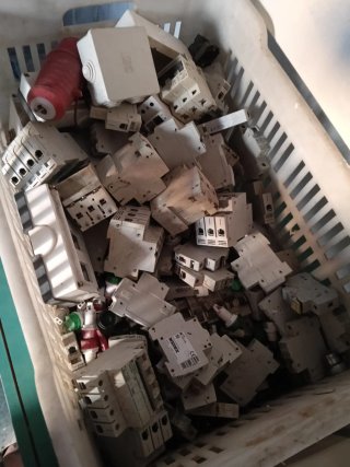 Térmicos, cuadros eléctricos, reloj programador...