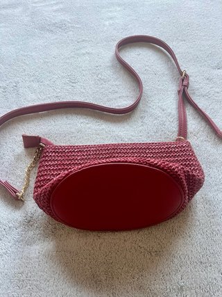 Bolso de hombro tejido rosa