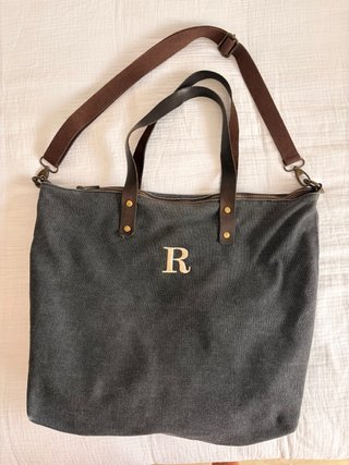 Bolso de lona gris con letra R