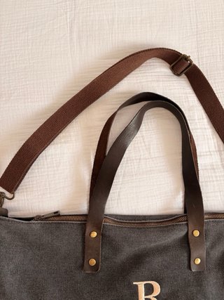 Bolso de lona gris con letra R